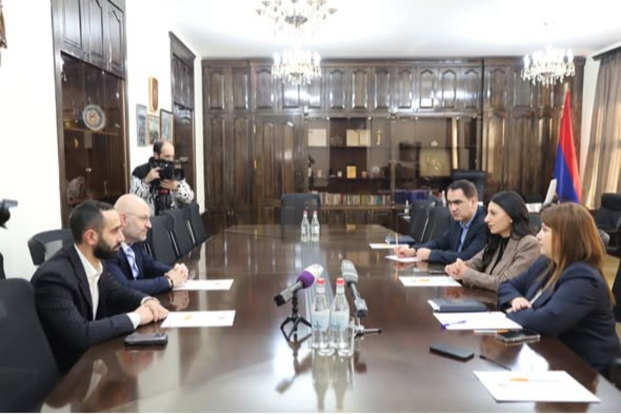 Շիրակի մարզպետը և Մարդու իրավունքների պաշտպանը քննարկել են հրատապ մի շարք հարցեր