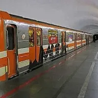 Հոսանքի տատանումների հետևանքով մետրոպոլիտենի բաց հատվածում առաջացել է տեխնիկական խափանում. Ուղևորներին իջեցրել են