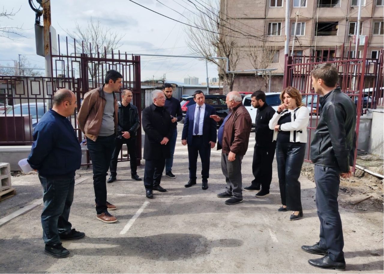 Քաղաքաշինության կոմիտեի նախագահն այցելել է Երևանի և Արագածոտնի մարզի շինարարական հրապարակներ