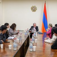 Ռուբեն Սիմոնյանը հանդիպել է «Դիմակայունության դպրոց» ծրագրի մասնակիցներին