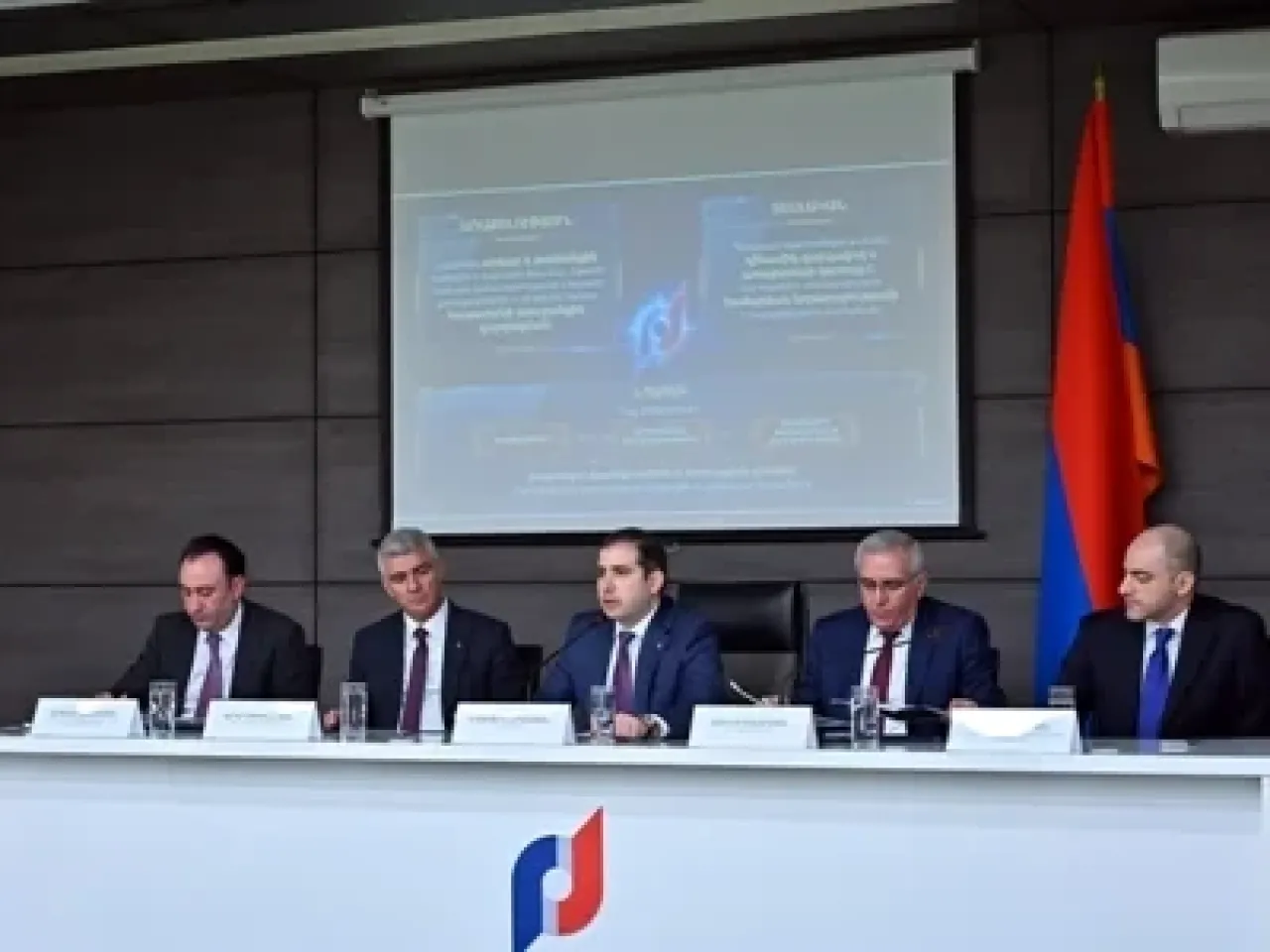 Արդար, թափանցիկ և թվային ապագա․ ՊԵԿ նախագահը հանդիպել է հարկ վճարողների հետ