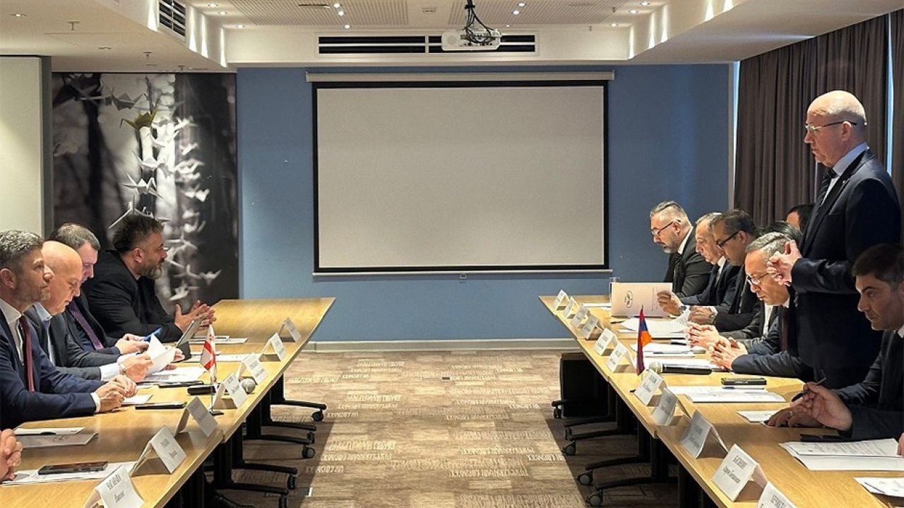 Սահմանային կանգառների ժամանակը կկրճատվի Երեւան–Բաթումի գնացքի համար
