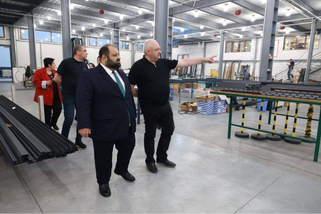 Քննարկվել են  կահույքագործության ոլորտի զարգացմանն առնչվող  հարցեր