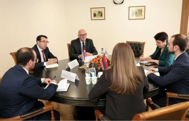 Էկոնոմիկայի փոխնախարարը և Լյուքսեմբուրգի դեսպանն անդրադարձել են հայկական արտադրանքի արտահանման հետ կապված լոգիստիկ հարցերին
