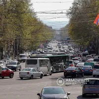 Ավինյանը հանձնարարել է մինչև աշուն Երևանում իրականացնել ավտոբուսային երկու հիմնական ուղեգծերի կահավորումը