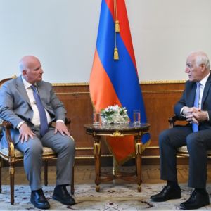 Վահագն Խաչատուրյանը և Մեսրոպ Մեսրոպյանը քննարկել են Հայաստանի էներգետիկ քաղաքականությանն առնչվող հարցեր