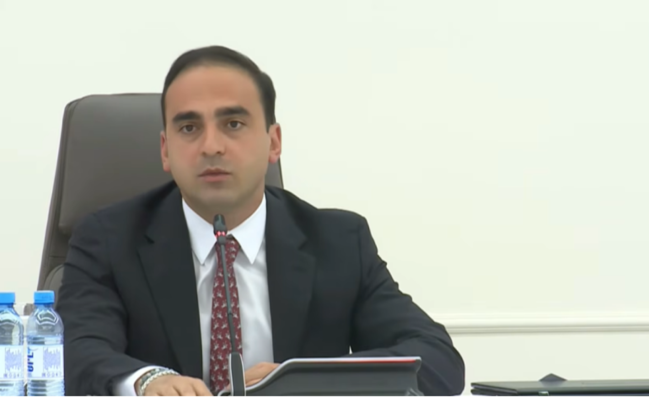 Հանկարծ չգնամ Էրեբունի շրջայցի, ու հայտնվի մի նոր բնակիչ, որ նոր բնակարան ուզի. Ավինյանը՝ Արցախի փողոցի շենքերի մասին
