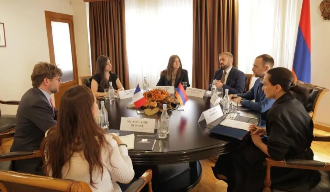Պապոյանն ընդունել է Հայաստանում Ֆրանսիայի արտակարգ և լիազոր դեսպան Օլիվիե Դըկոտինյիին