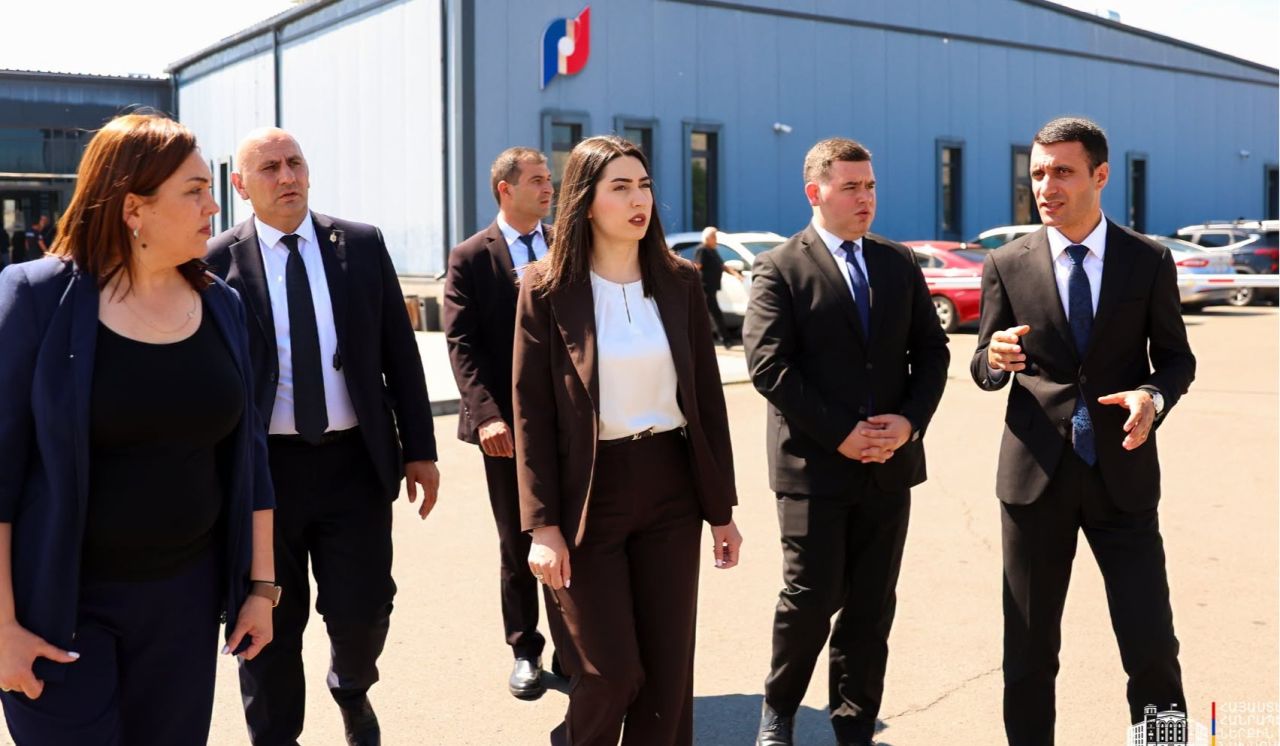 ՆԳ նախարարն այցելել է Շիրակի մարզի հաշվառման-քննական բաժին