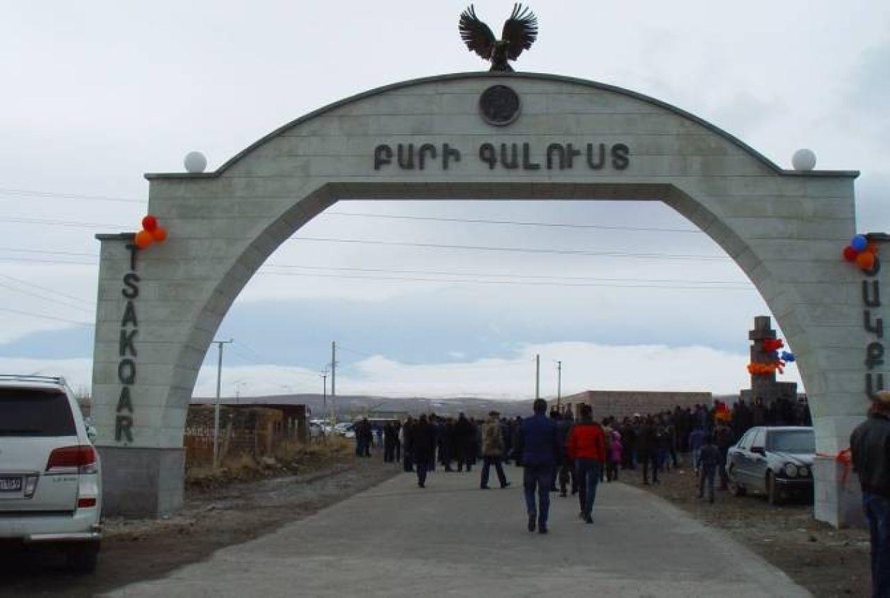 Ծակքարում կառուցվում է գյուղի երկու փողոցներն իրար կապող կամուրջ, հիմնանորոգվում է մեկ փողոց