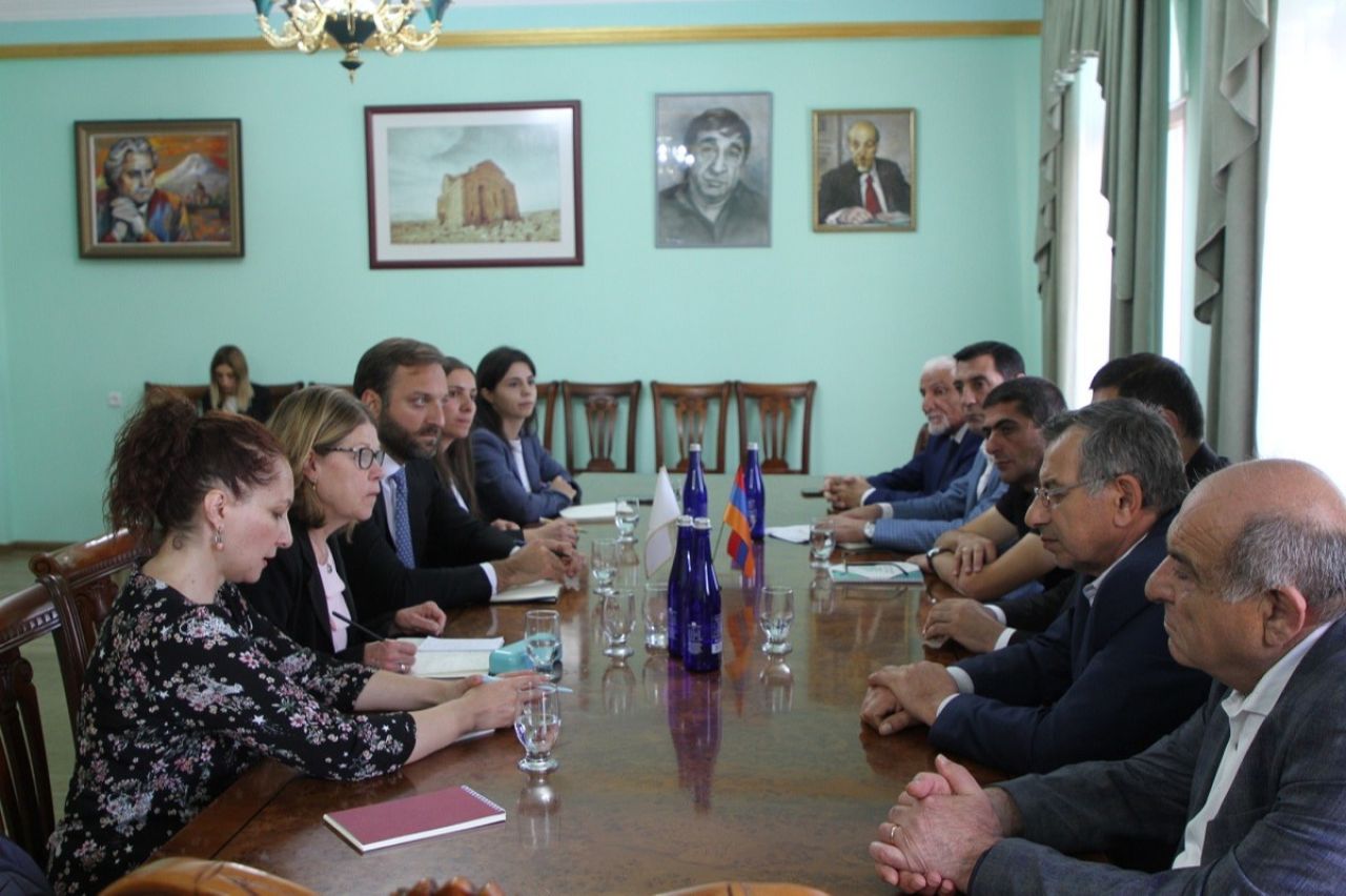 Գյումրի համայնքի ղեկավար Վարդգես Սամսոնյանն ընդունել է Վերակառուցման և Զարգացման Եվրոպական բանկի (ՎԶԵԲ) ներկայացուցիչներին