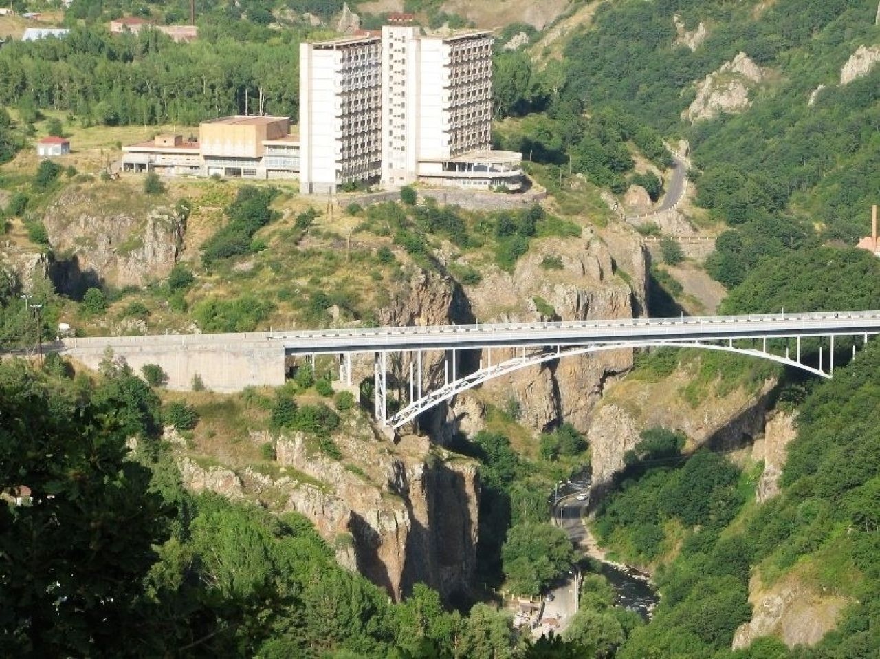 Մի քանի հազար հեկտար հողատարածք չի մշակվի, Ջերմուկում էլ զբոսաշրջային կյանքը կանգնել է. Քերոբյան