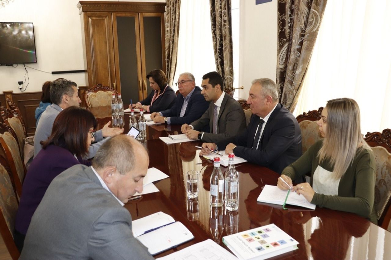 Գեղարքունիքի մարզպետ Կարեն Սարգսյանն ընդունել է ՄԱԿ-ի պարենի և գյուղատնտեսության կազմակերպության Հայաստանի ներկայացուցիչ Ռայմունդ Յելեին