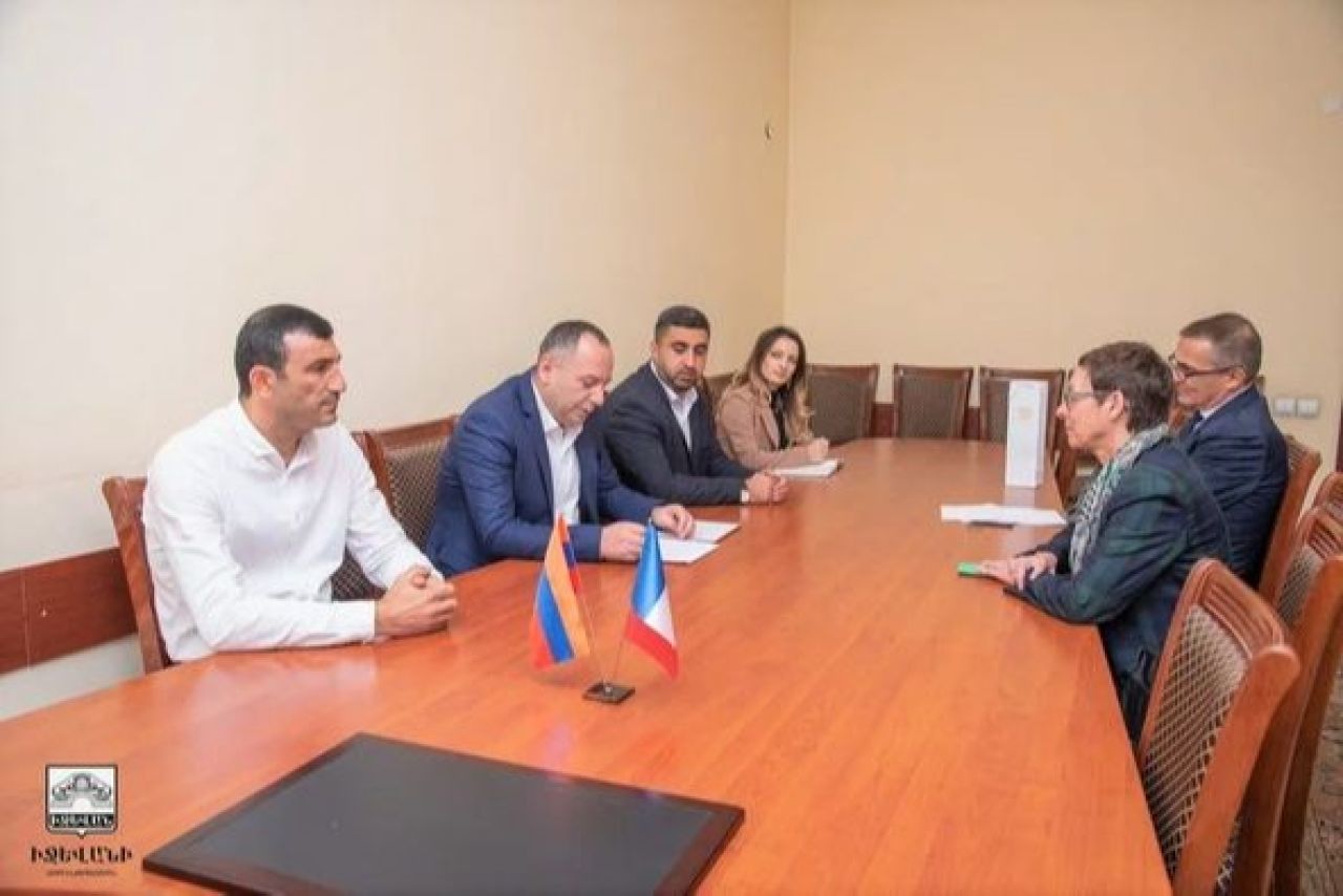 Արթուր Ճաղարյանն ընդունել է Հայաստանում Ֆրանսիայի արտակարգ և լիազոր դեսպան Ն.Գ. տիկին Անն Լույոյին