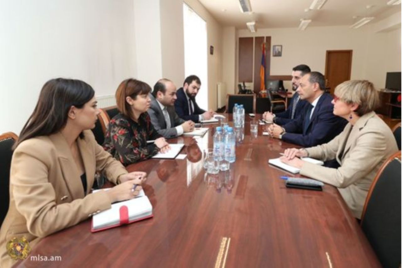 Աշխատանքի և սոցիալական հարցերի նախարար Նարեկ Մկրտչյանն ընդունել է Հայաստանում Իտալիայի դեսպան Ալֆոնսո Դի Րիզոյին