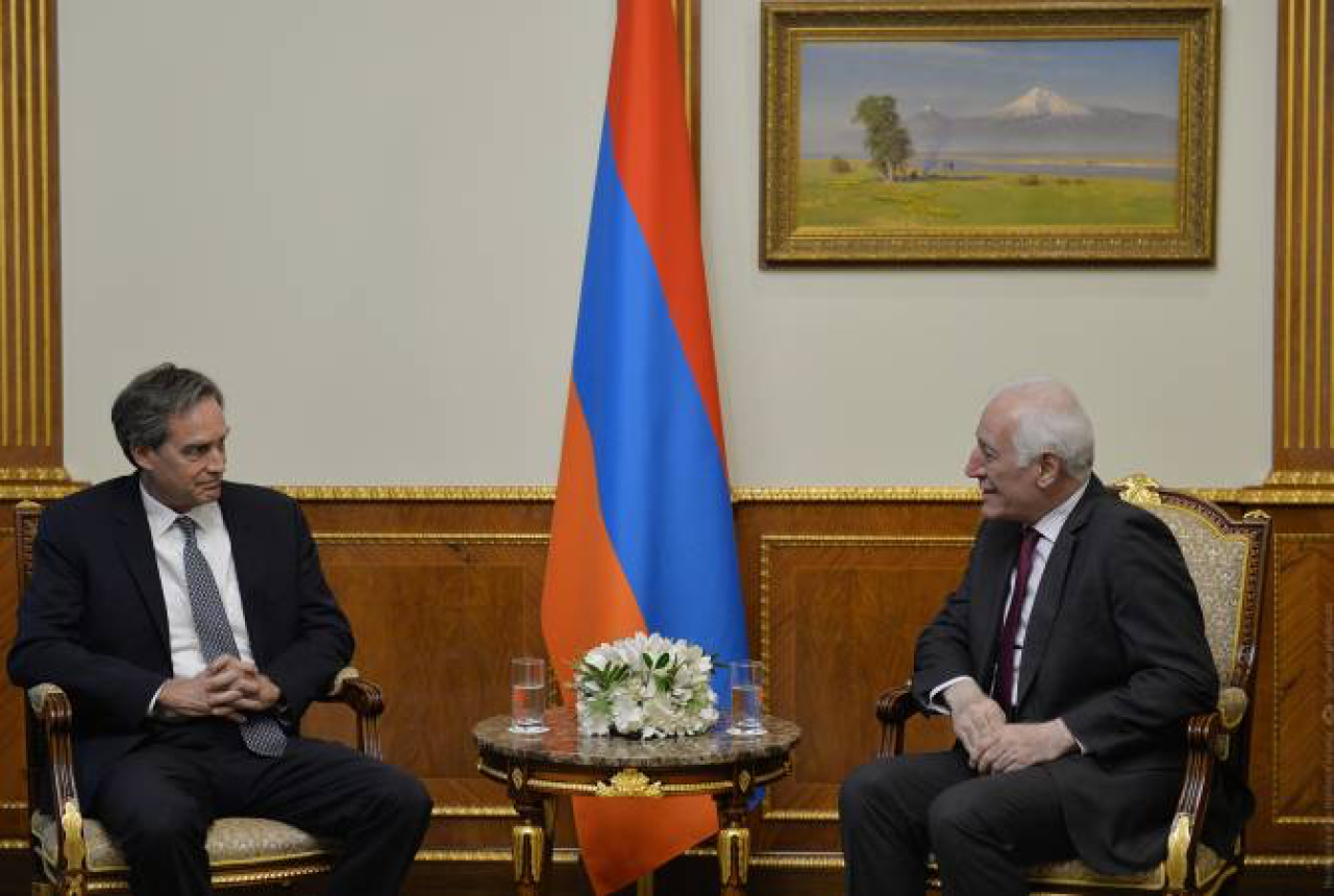 ՀՀ նախագահն ու «Արմենիա միջազգային օդանավակայաններ»-ի տնօրենը քննարկել են օդանավակայանների զարգացմանը վերաբերող հարցեր