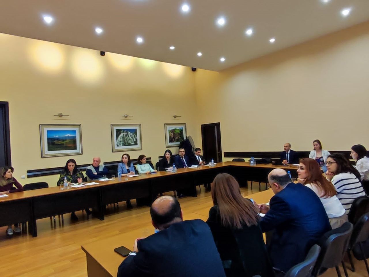 ԱԶԲ-ն վերապատրաստել է ՊԵԿ-ի և ԿԲ-ի 16 պաշտոնյայի