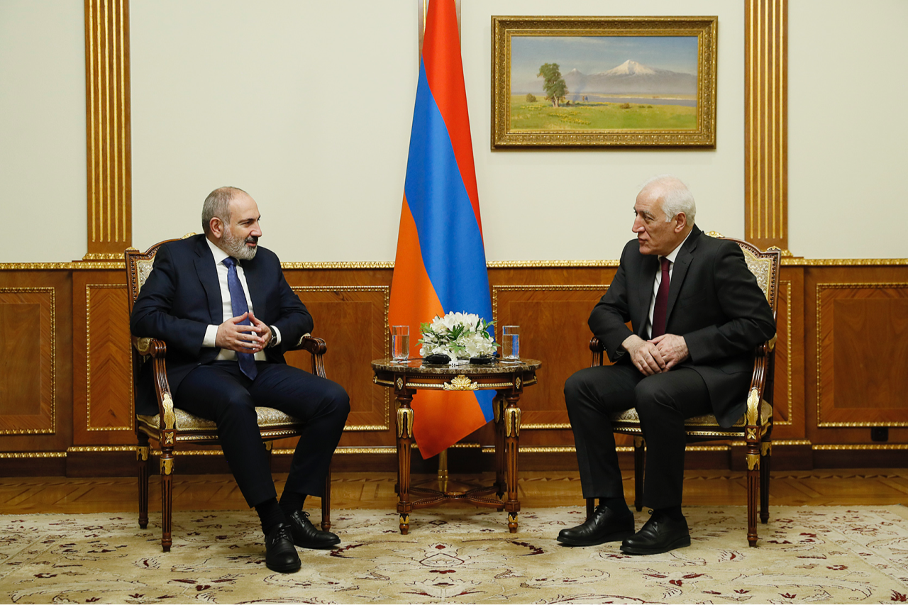Արտաքին անվտանգության և խաղաղության ապահովումը բացարձակ առաջնահերթություն են․ Փաշինյանն ու Խաչատուրյանը հանդիպել են