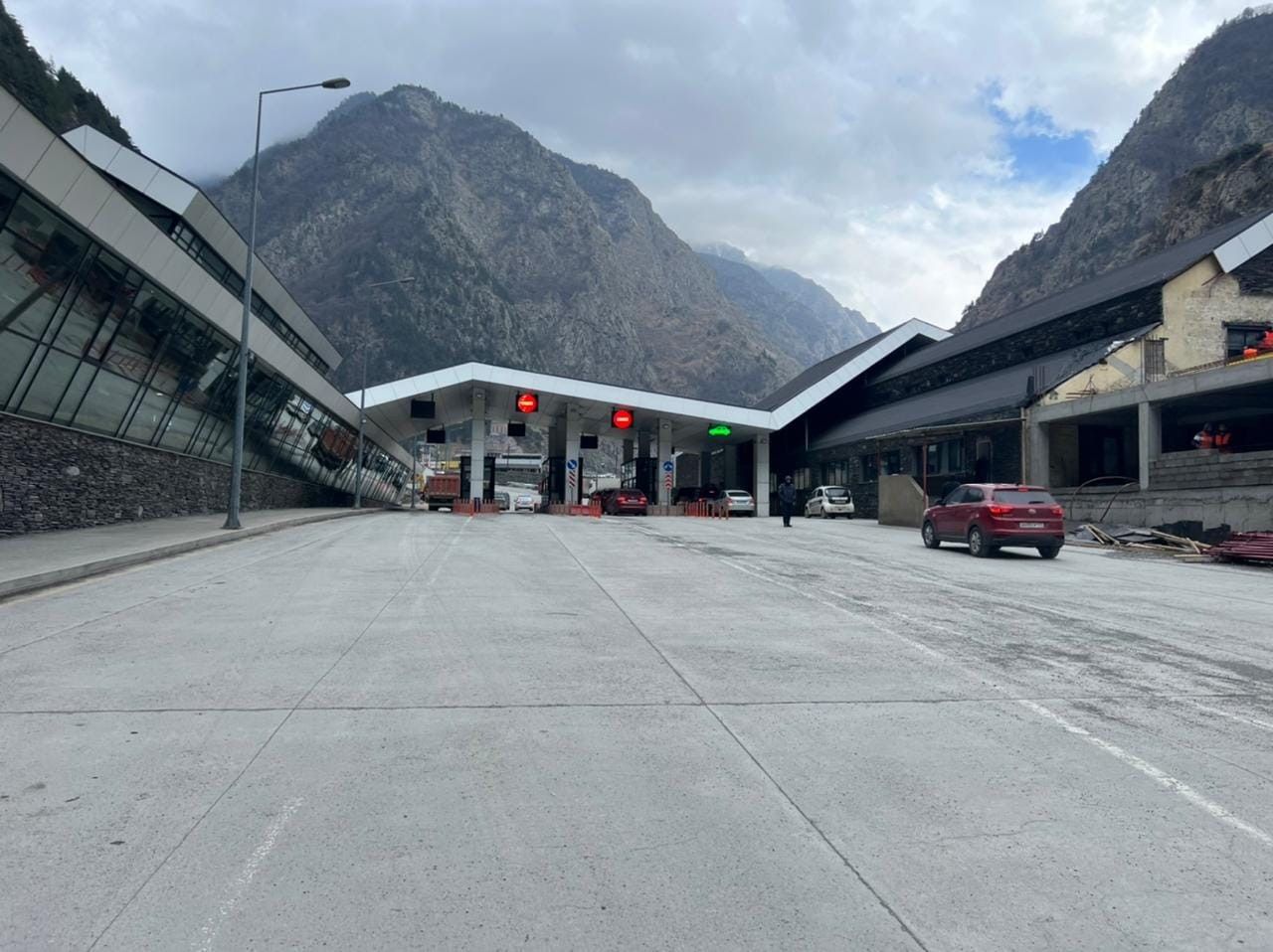 Գնել Սանոսյանն այցելել է Վրաստան-Ռուսաստան սահմանի՝ Վերին Լարսի անցակետ